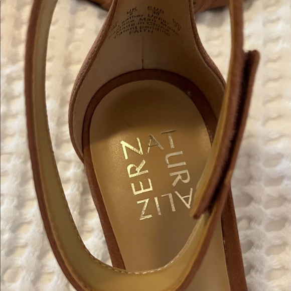 NWOT - Naturalizer Faith Sandal - Saddle Tan Nubuck - Picture 3 of 9